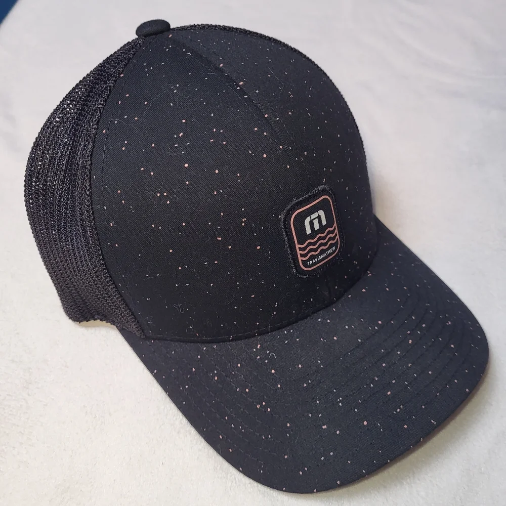 Travis Mathew Mesh 110‎ Flexfit Cap Black Pink